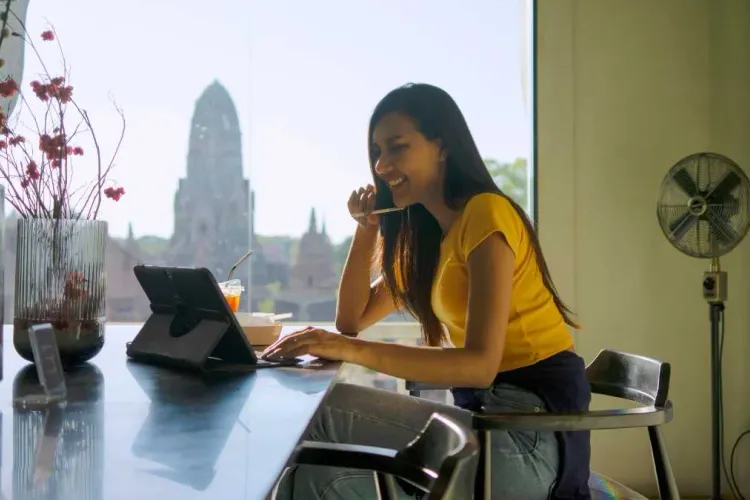 Digital Nomad Life Hacks: Staying Productive While Traveling the World